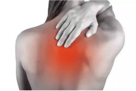 背中が痛くて寝られないのを１回で緩和。背中の痛みの原因は、長年の寒気にやられたから【整体の症例】