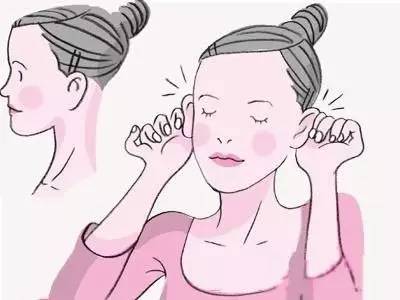 耳ツボ療法でリラックスする女性のイラスト。目を閉じて両耳を優しくマッサージし、ピンクの服を着た可愛らしい横顔。