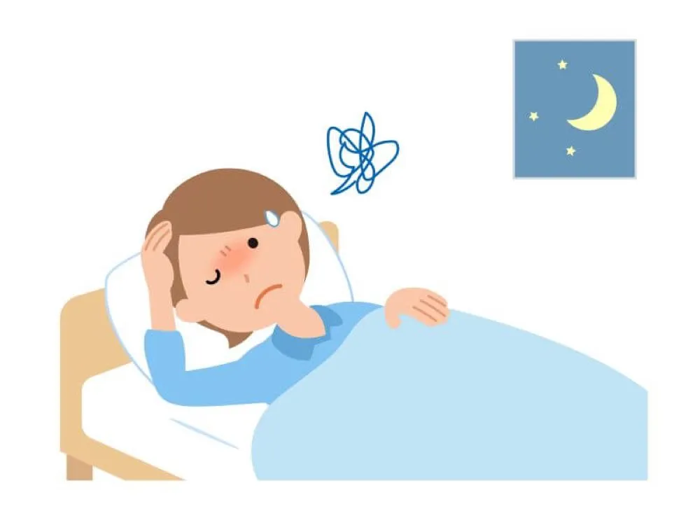 寝つけず困っている女性が頭を押さえているイラスト。隣に月と星のマークが描かれ、不眠を表している。