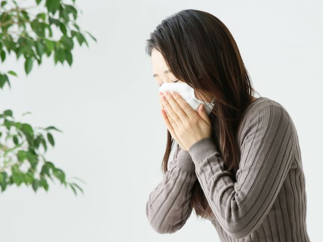 子宮内膜症が原因の気胸、右胸と右脇下が痛い・ひどい咳・空気が漏れる音は４ヶ月半でほぼ治った例