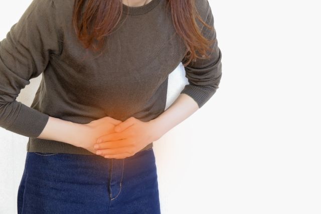 鍼灸で改善する生理痛を抱える女性