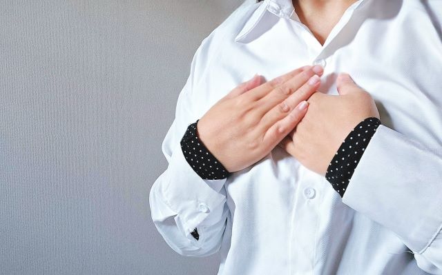 胸と背中が痛い心不全は、すっかりよくなった。乳がんのしこりは2週間で動くようになり、身体と手足も暖かくなってきた。