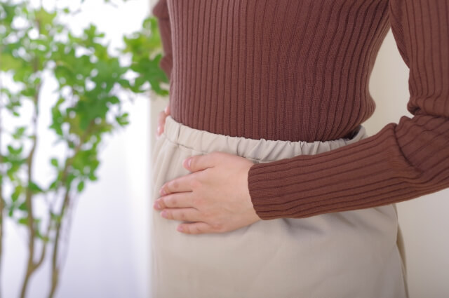 お腹にガスが溜まって苦しいのは鍼1回で治った。ガスがたまる原因は胃腸機能の低下。