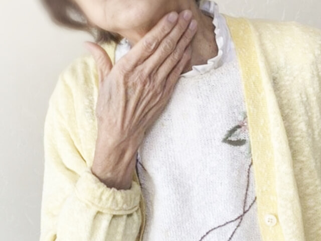 父親の手足が熱くて皮が剥けるのは、だいぶ良くなった。おばあちゃんの食道が痛くて飲み込めないのは、１０日の旋覆花代赭石湯で効果が出た。