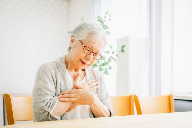 急性の心臓発作、胸が裂けるような痛みが１日の漢方薬で治った例。年寄りは果物を控えるべき。