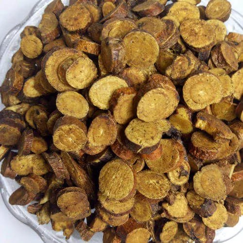 透明容器に盛られた断面が見える炙甘草の輪切り