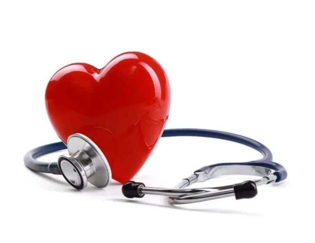 心房細動の不整脈を鍼灸で治療するイメージ：赤い心臓と聴診器
