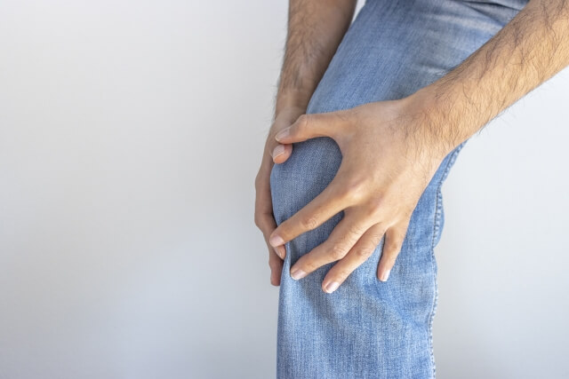 歩きすぎて膝が痛い40代男性、7回の鍼で完治した例。